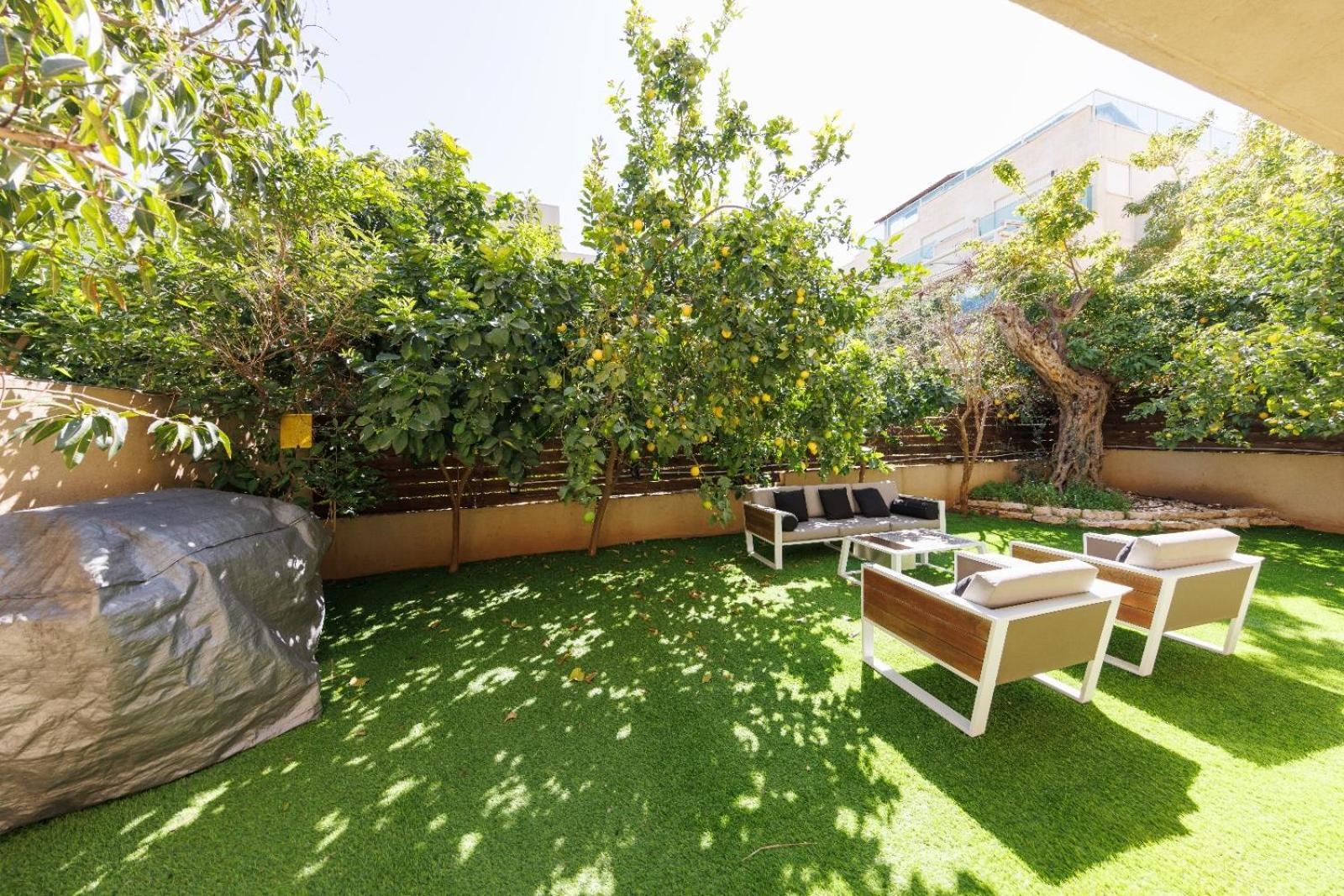Large House With A Great Deal ! Hod HaSharon المظهر الخارجي الصورة